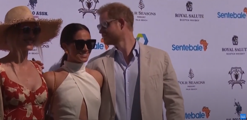 Меган Маркл удивила публику на Неделе моды в Париже своим образом